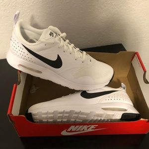 Nike Shoes - Women’s Nike tava size 9.5 Nike Shoes - Women’s Nike tava size 9.5